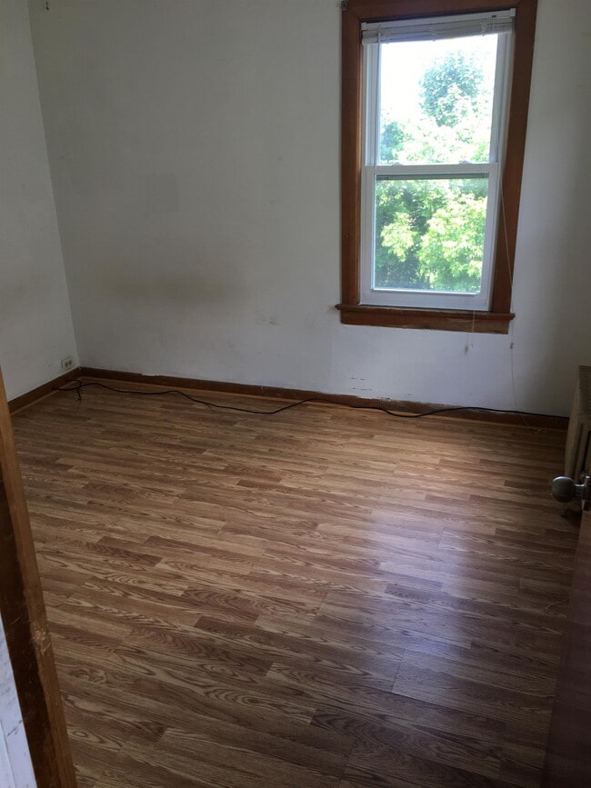 Building Photo - 33 Delafield St