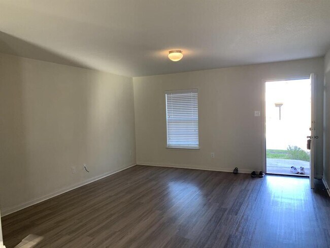 Building Photo - 217 Denson Ln