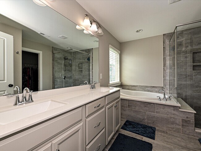 Building Photo - 724 Garrett Green Way