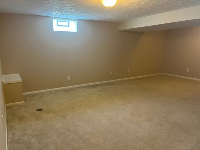 Building Photo - Spacious 4-Bedroom 2.5 Bath Gem in Avon, OH!