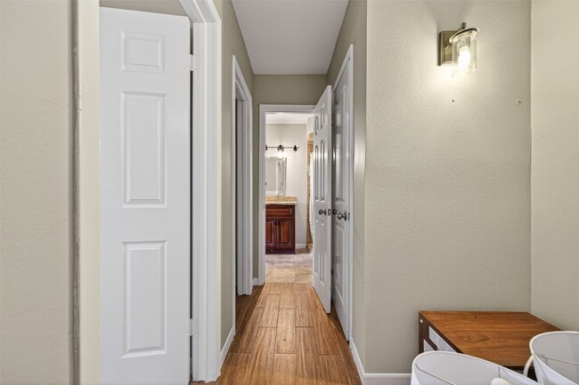 Building Photo - 9310 Cliffwood Dr