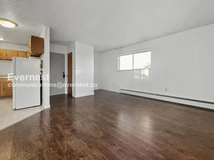 Building Photo - 1305 Burton Ct