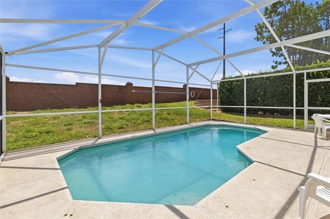 Building Photo - 210 Pine Cone Dr