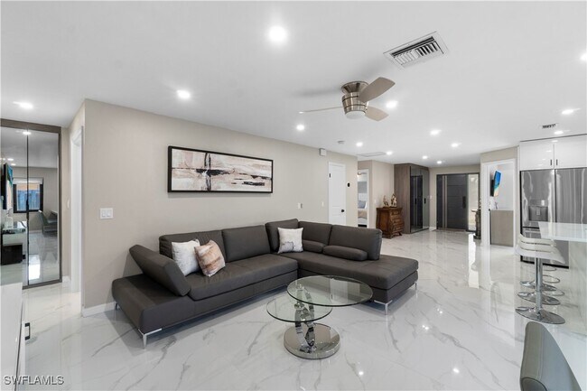 Building Photo - 659 108th Ave N