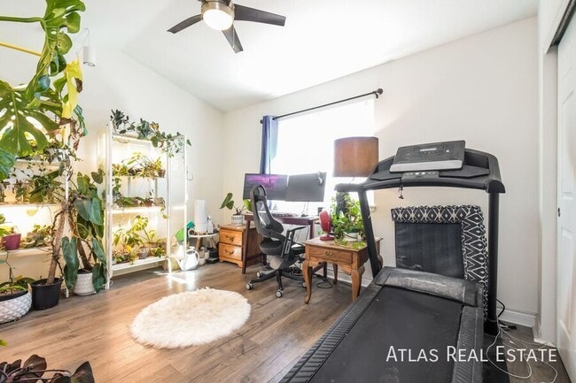 Building Photo - Charming Updated Townhome in Denver with M...