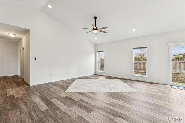 Building Photo - 168 Hidden Bluffs Dr