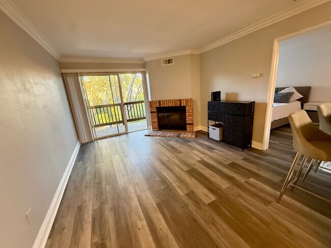 Building Photo - Spacious and Modern 2BR Condo in UTC, San Diego