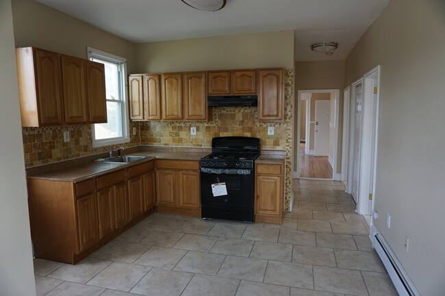 Kitchen - 957 Grove St