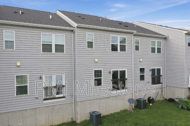 Building Photo - 72 Norwood Dr