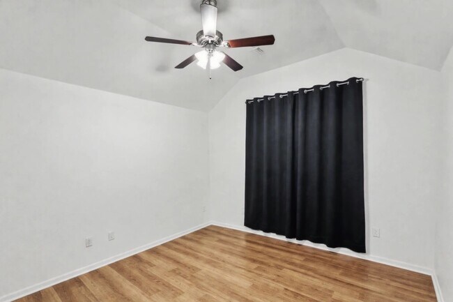 Building Photo - Spacious Single-Story Comfort with Covered Porch in Wilmer