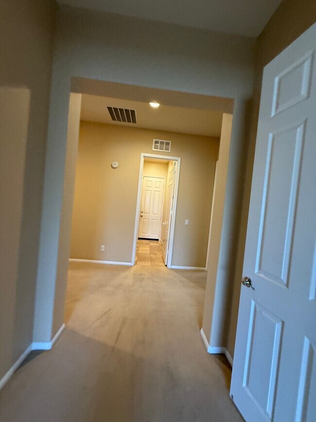 Building Photo - Apple Valley Estates- Gated Community- Beautiful 4 Bedrooms, 3 Bathrooms