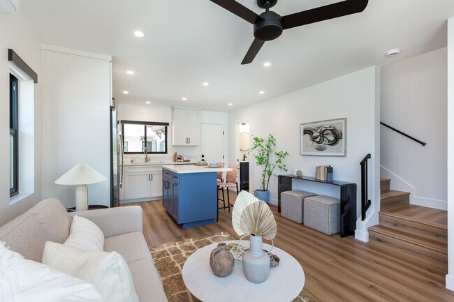 Building Photo - 2610-2612 Juan Street