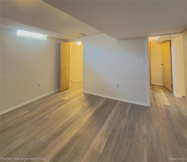 Building Photo - 2419 Walter Dr