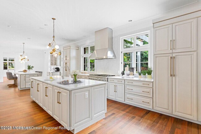 Building Photo - 18 Sheraton Ln