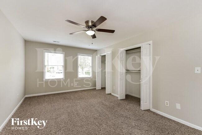 Building Photo - 1600 Brookview Cove