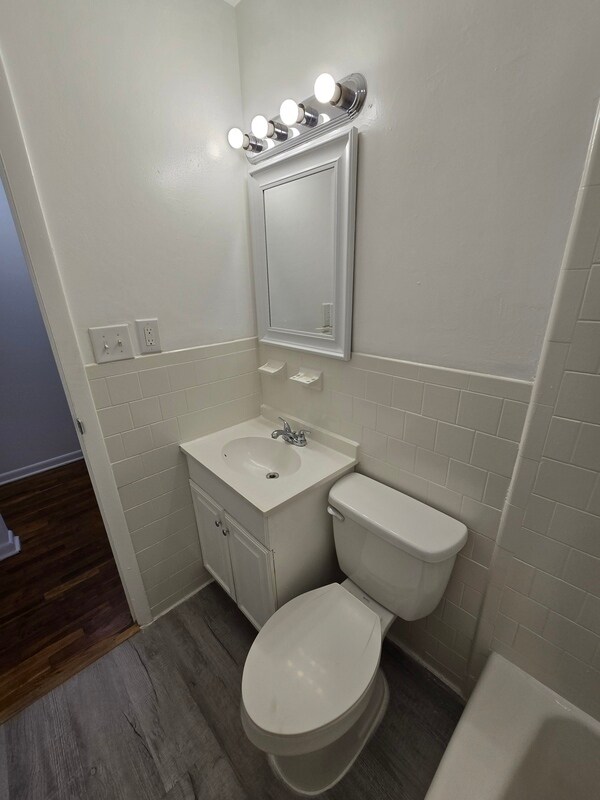 Building Photo - 2644 Wayside Dr