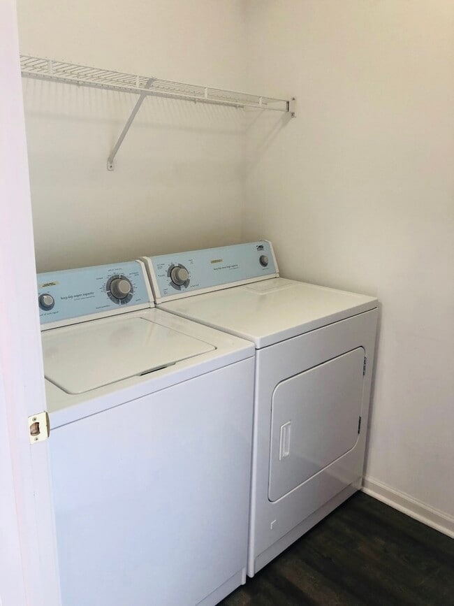 Building Photo - 164 Rosehall Dr