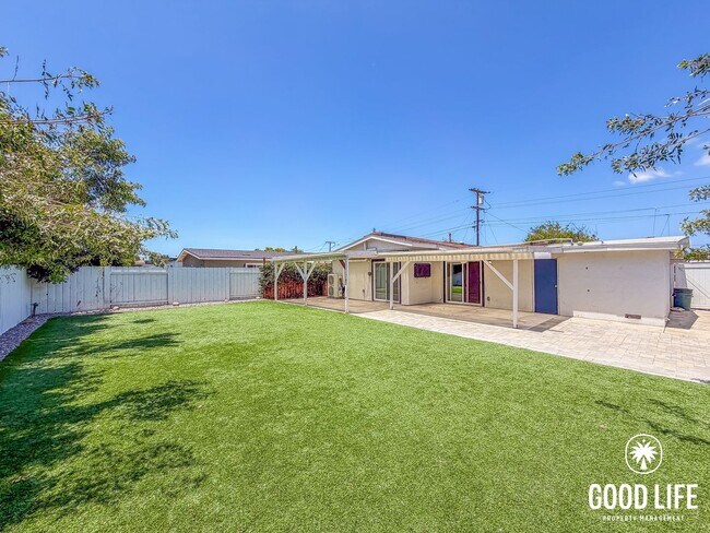 Building Photo - SD: Spacious 4BD/2BA Home in Clairemont with Large Turf Yard, Garage & In-Unit Laundry