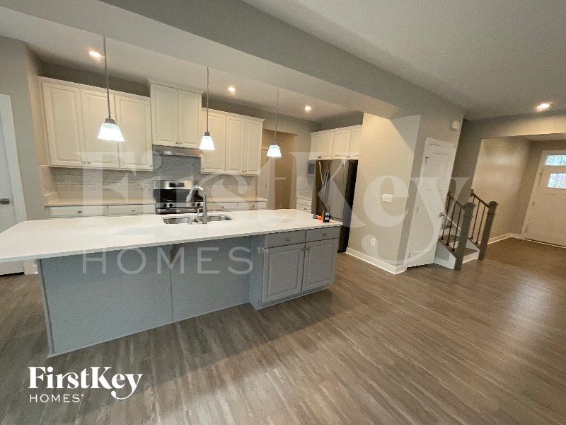 Building Photo - 1880 Tacoma Wy.