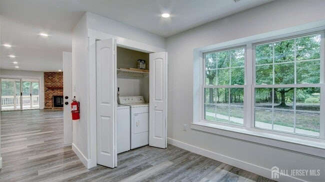 Building Photo - 267 Constitution Cir