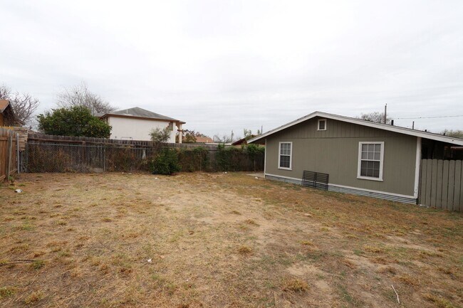 Building Photo - 3004 Musser St