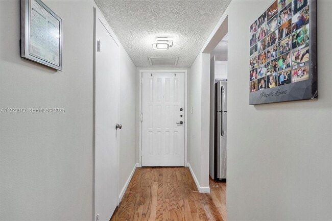 Building Photo - 600 Parkview Dr