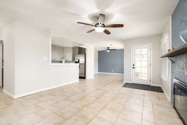 Building Photo - 3713 Cll San Antonio