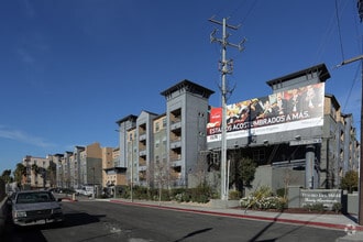 Building Photo - Tesoro Del Valle