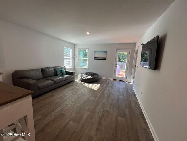 Building Photo - 115 Cleat Dr