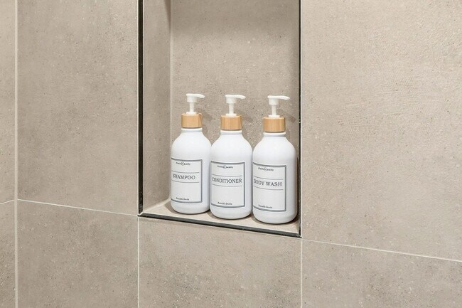 Building Photo - 6044 N Winthrop Ave