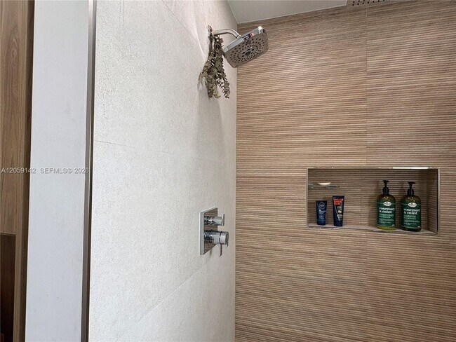 Building Photo - 6610 SW 104th Ct