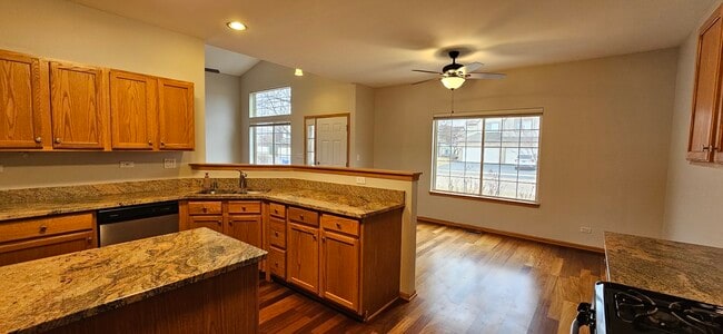 Building Photo - 1036 Woodview Ct