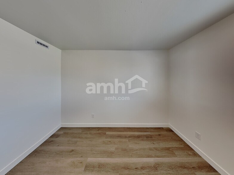 Building Photo - 20177 W Thomas Rd