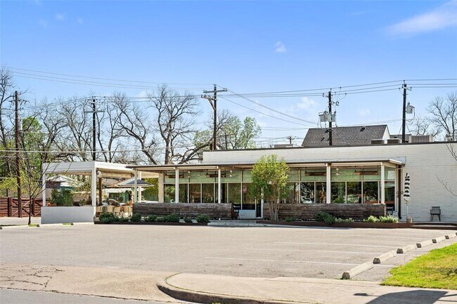 Building Photo - 2713 Halcyon Dr