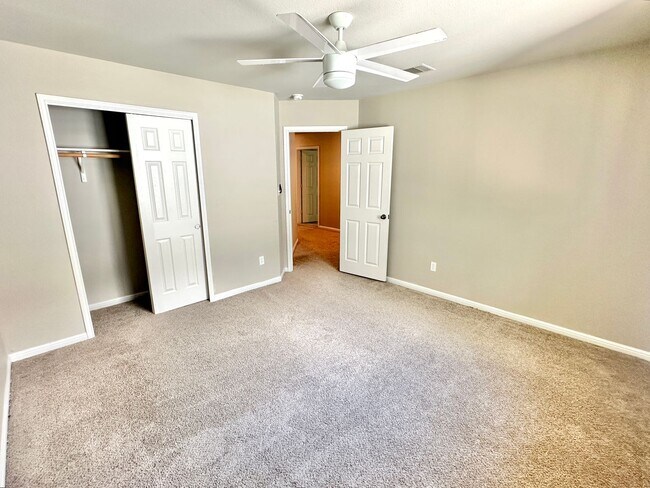 Building Photo - Stunning 4-Bedroom Home in the Desirable S...