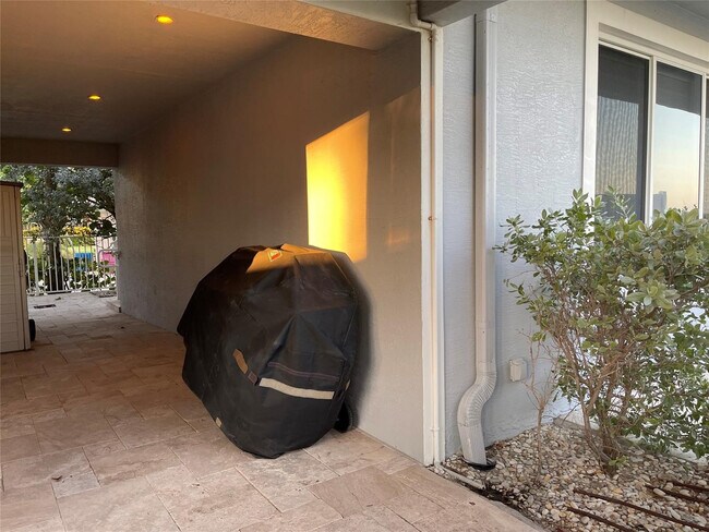 Building Photo - 4564 El Mar Dr