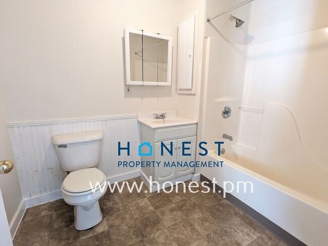 Building Photo - 95 Main St