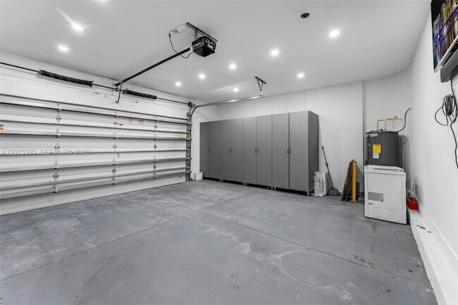 Building Photo - 8221 NW 34th St
