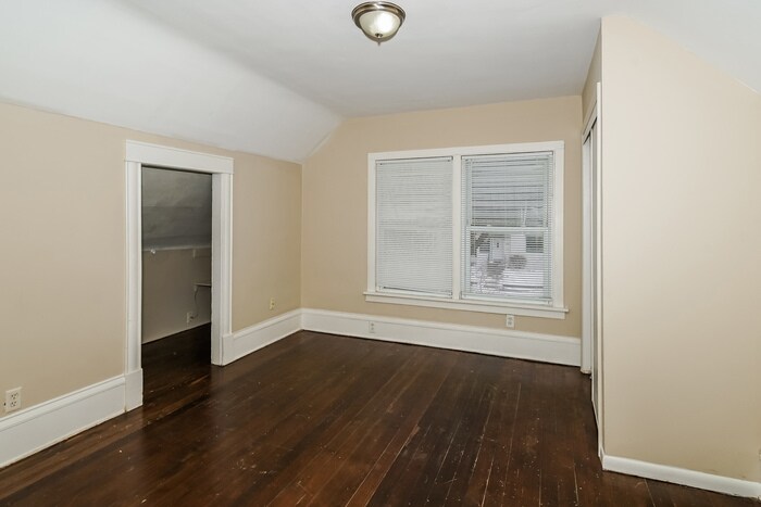 Building Photo - 4042 Clinton Ave