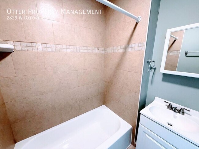 Building Photo - 2829 W Oxford St