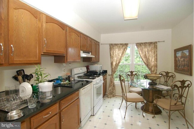 Building Photo - 123 Lazy Hollow Dr