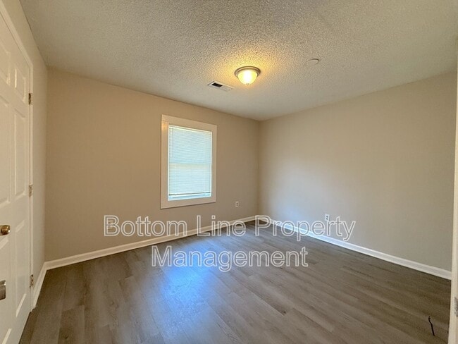Building Photo - 912 N Morris St