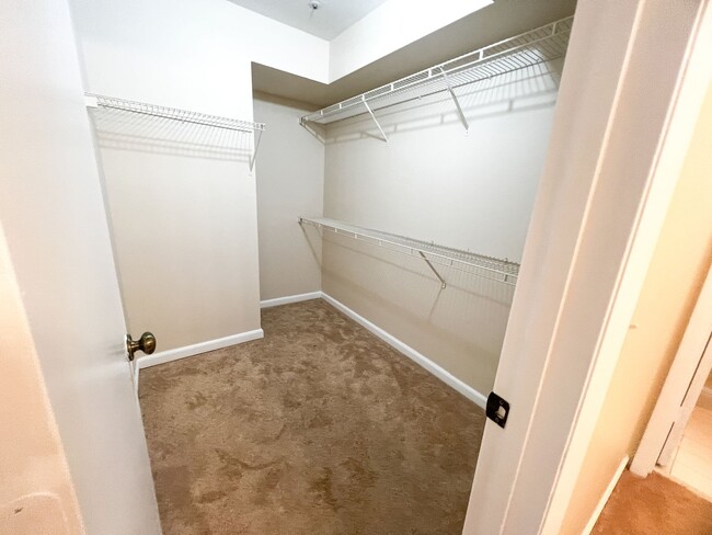 Building Photo - SABLE WALK RENTAL MOVE IN NOW!Spacious 2X2...