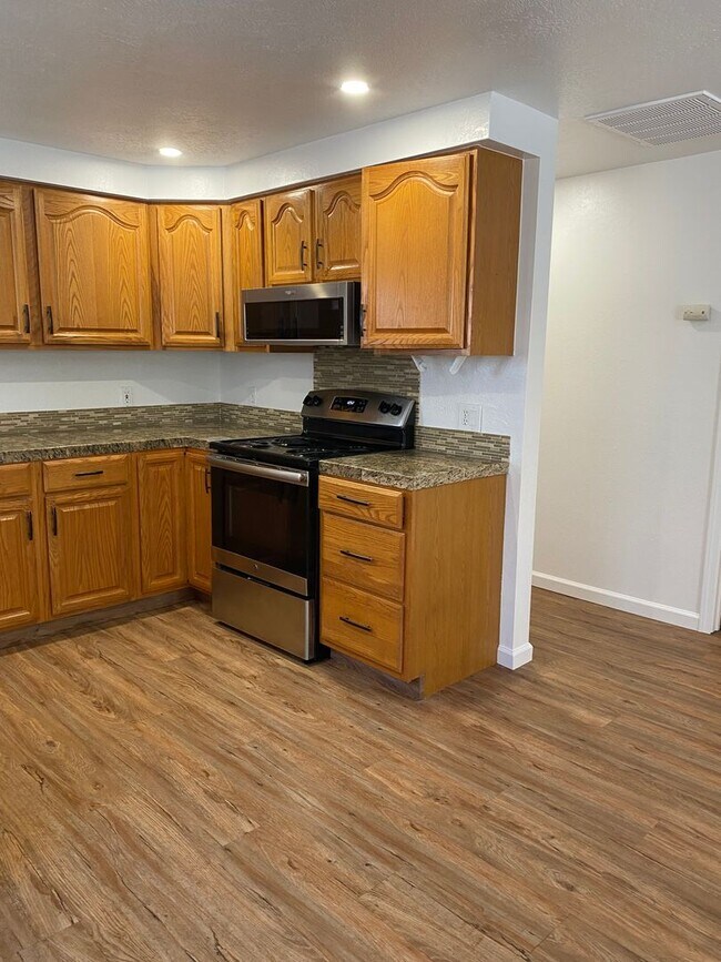 Building Photo - 1 Bedroom Home next to the Whitewater Park...