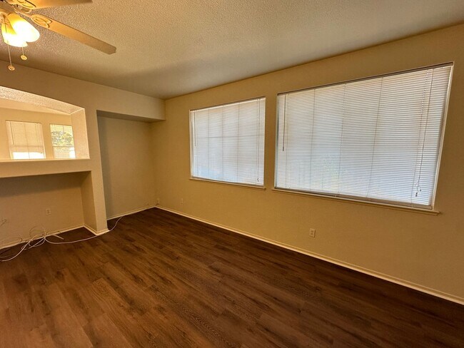 Building Photo - 3090 Lanai Ct