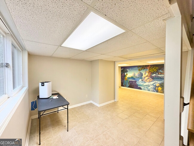 Building Photo - 435 Sherwood Rd