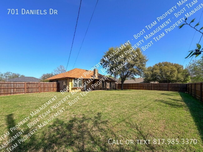 Building Photo - 701 Daniels Dr