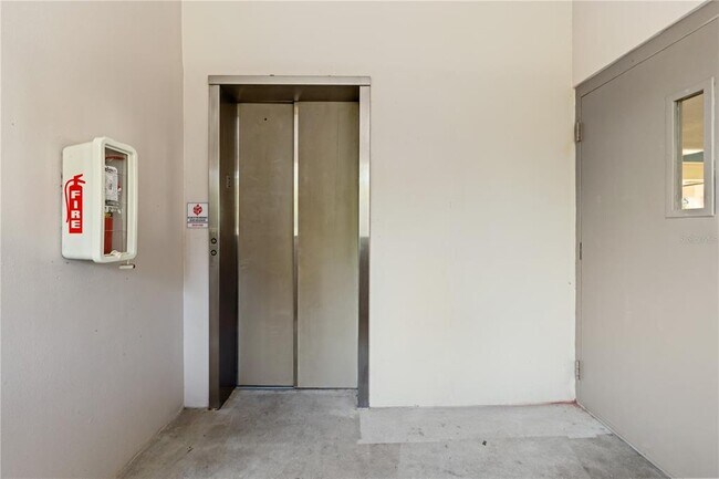 Building Photo - 300 S Florida Ave