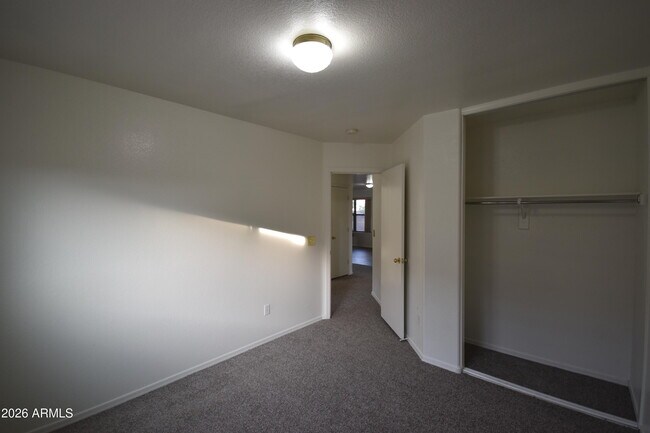 Building Photo - 2404 W Roeser Rd