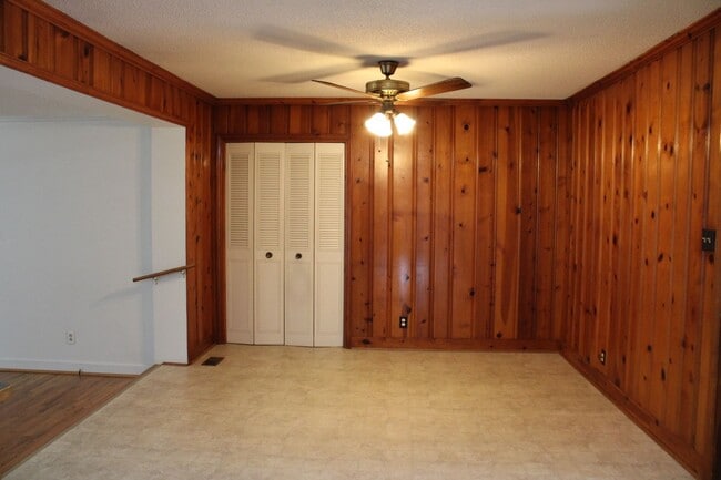 Building Photo - 1705 Hillcrest Dr W